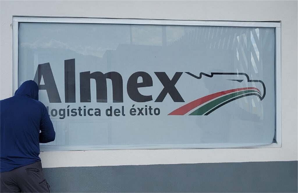 ALMEX - INSTALACION DE VINIL MICROPERFORADO - NAGUAL CREATIVO (1)