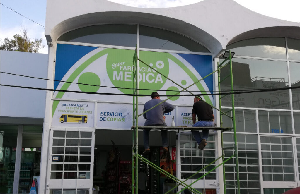FARMACIA MEDICA - INSTALACION DE VINILES - NAGUAL CREATIVO (3)